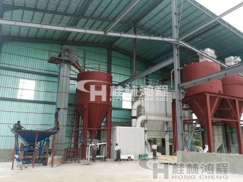 1250目方解石超細(xì)微粉磨機HCH1395超細(xì)環(huán)輥磨東南亞客戶訂購機械現(xiàn)場